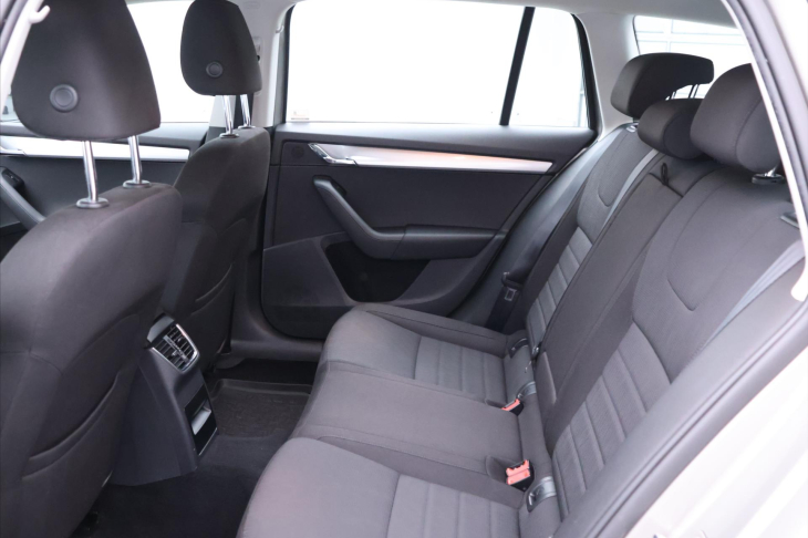 Škoda Octavia 1,4 TSI 103kW Elegance CZ DPH