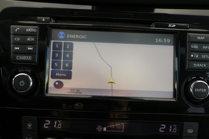 Nissan Qashqai 1,2 DiG-T 85 kW Panorama Tekna