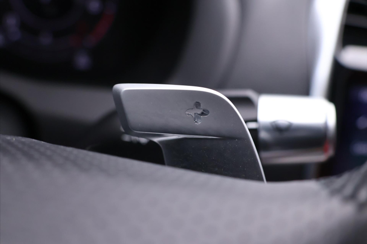 Jaguar XE 2,0 P300 221kW R-Dynamic DPH