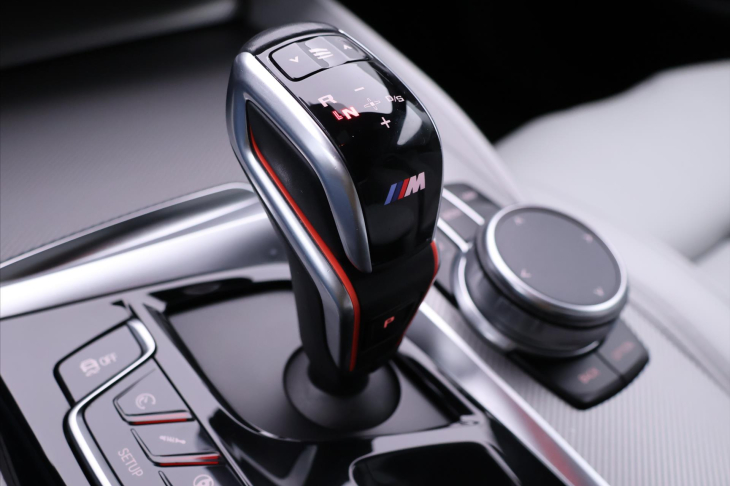 BMW M5 4,4 V8 441kW xDrive Individual DPH CZ