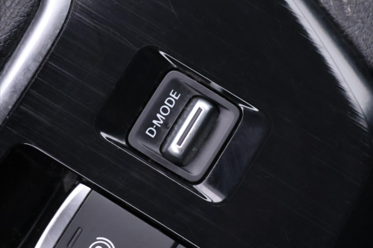 Nissan Qashqai 1,3 DIG-T MHEV Business Tažné