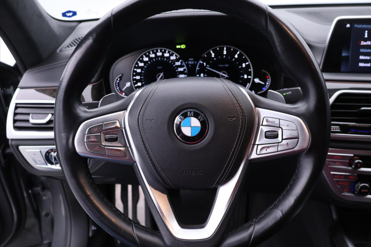 BMW Řada 7 4,4 750i 330kW xDrive DPH