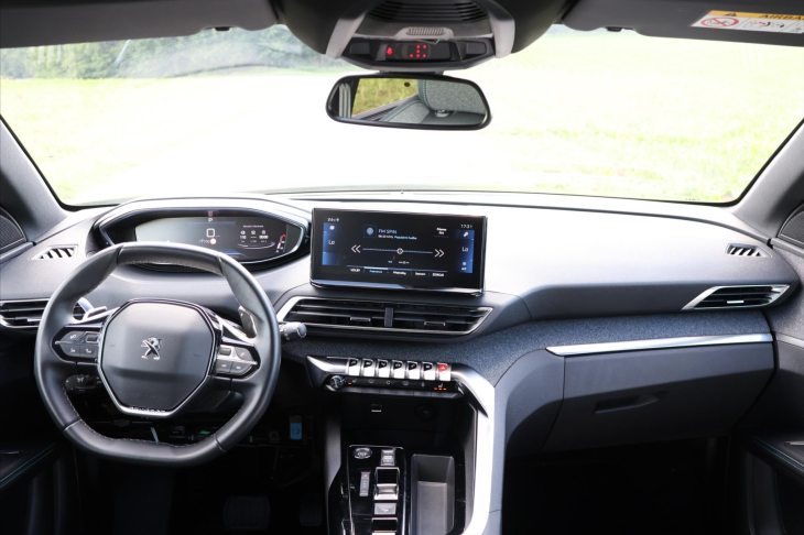 Peugeot 5008 1,2 PT Aut. Allure 7-Míst DPH