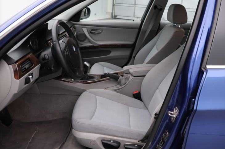 BMW Řada 3 3.0 325i 160kW Aut.klima