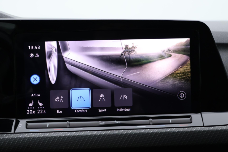 Volkswagen Golf 1,5 eTSI 110kW DSG R-Line LED