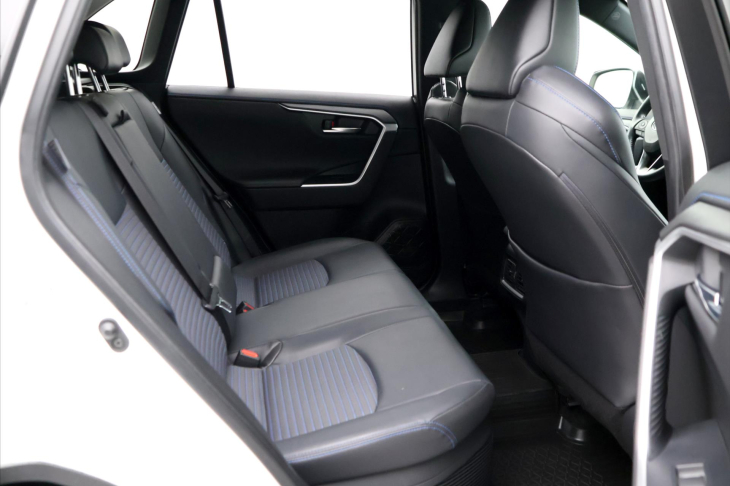 Toyota RAV4 2,5 e-CVT 131kW Selection 4WD CZ
