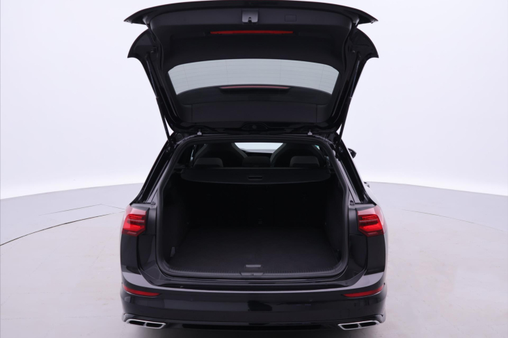 Volkswagen Golf 2,0 TDI DSG R-line Virtual DPH