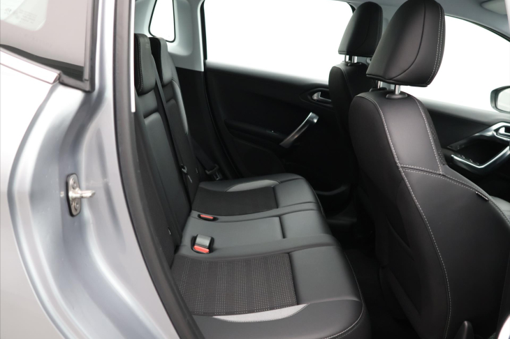 Peugeot 2008 1,2 VTi 60kW AT,Navi