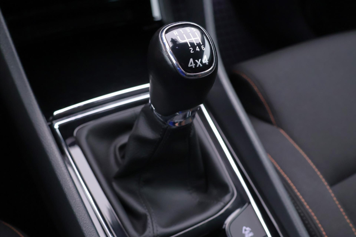 Škoda Karoq 2,0 TDI Scout 4x4 Virtual Navi