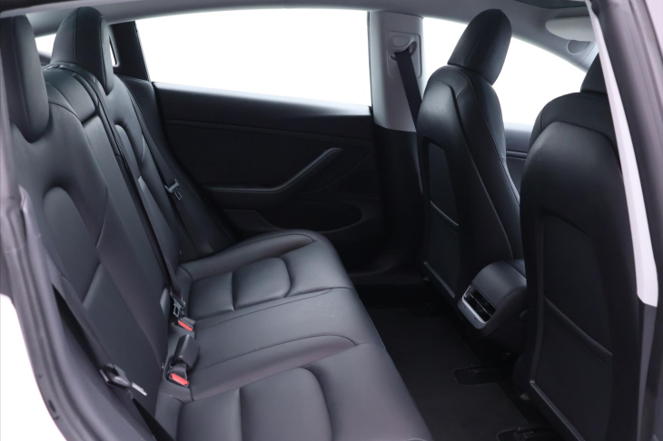 Tesla Model 3 Long Range AWD tažné DPH