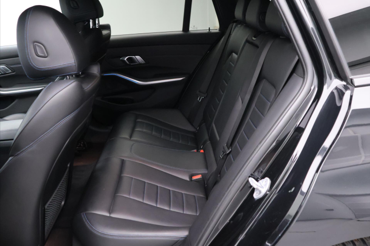 BMW Řada 3 2,0 330e xDrive M-Paket Laser