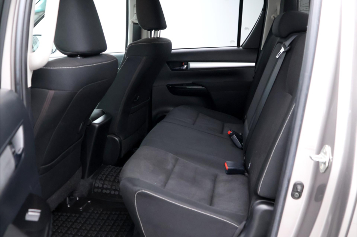 Toyota Hilux 2,4 D-4D 110kW Automat Tažné
