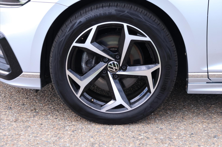 Volkswagen Passat 2,0 TDI DSG R-LINE Matrix