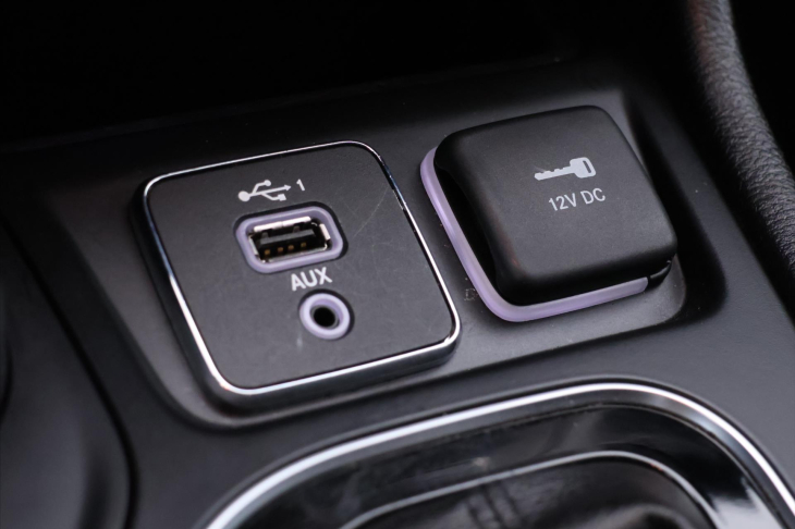 Jeep Cherokee 3,2 200kW AWD Kamera 1.Maj DPH