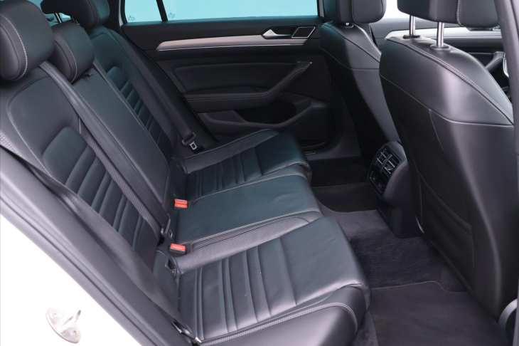 Volkswagen Passat 2,0 TSI 206kW R-line Highline