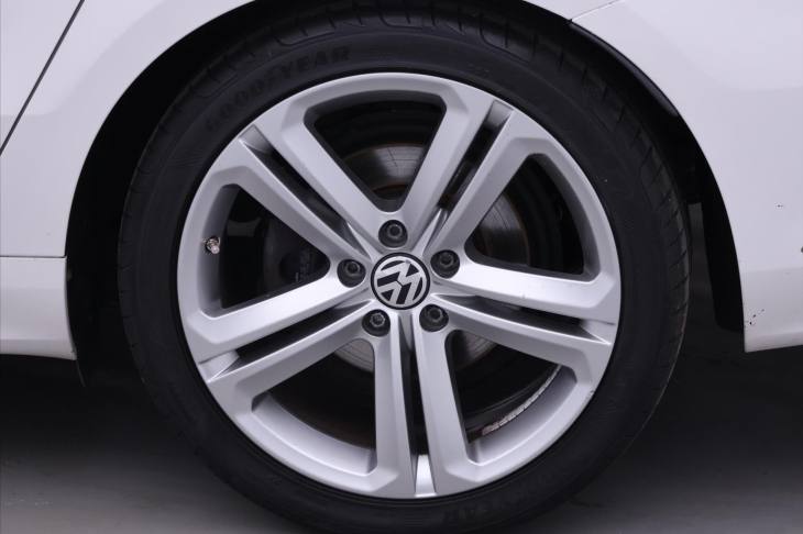 Volkswagen Passat 2,0 TDI 130kW DSG CZ R-Line