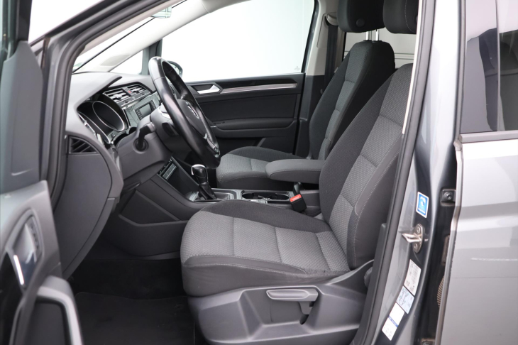Volkswagen Touran 1,6 TDI DSG Panorama LED 1.Maj