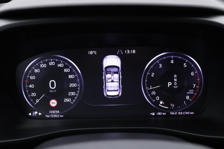 Volvo XC40 2,0 T4 Drive-E Momentum AWD CZ