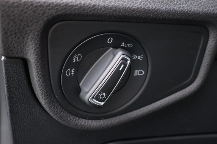 Volkswagen Touran 2.0 TDI 110kW DSG 7-Míst DPH