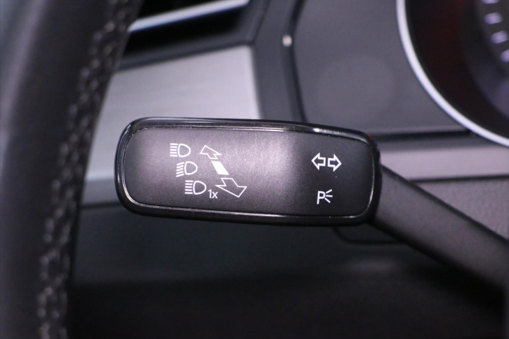 Volkswagen Passat 2,0 TDI DSG LED ACC Navigace