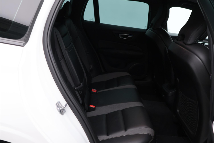 Volvo V60 2,0 T5 184kW Drive-E R-Design