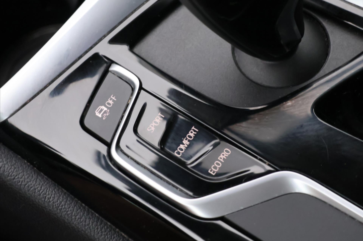 BMW Řada 5 3,0 530d 195kW Aut. Sport Line