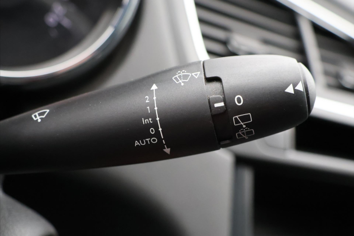Peugeot 5008 1,6 HDI 88kW Allure 7-Míst DPH