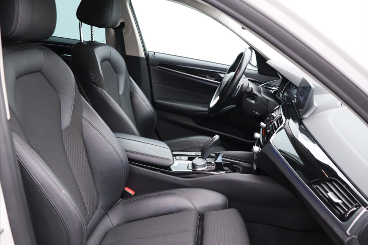 BMW Řada 5 2.0 520d 140KW xD Sport Line