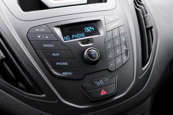 Ford Tourneo Courier 1,0 EB 74kW CZ  Titanium 1.Maj
