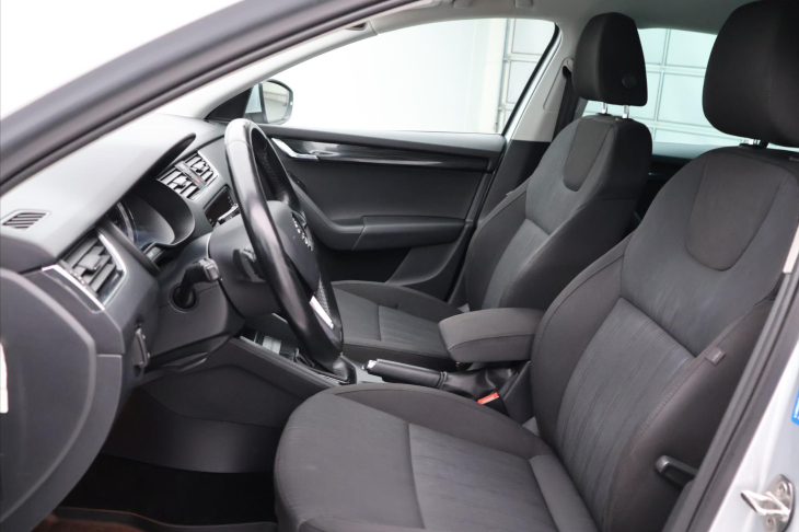 Škoda Octavia 1,6 TDI 85kW DSG CZ Style DPH