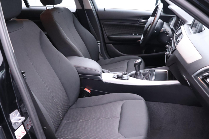 BMW Řada 1 1,5 118i 100kW Klimatizace