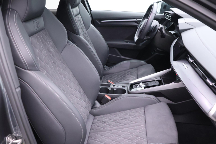 Audi A3 1,5 TSI 110kW S-LINE LED CZ