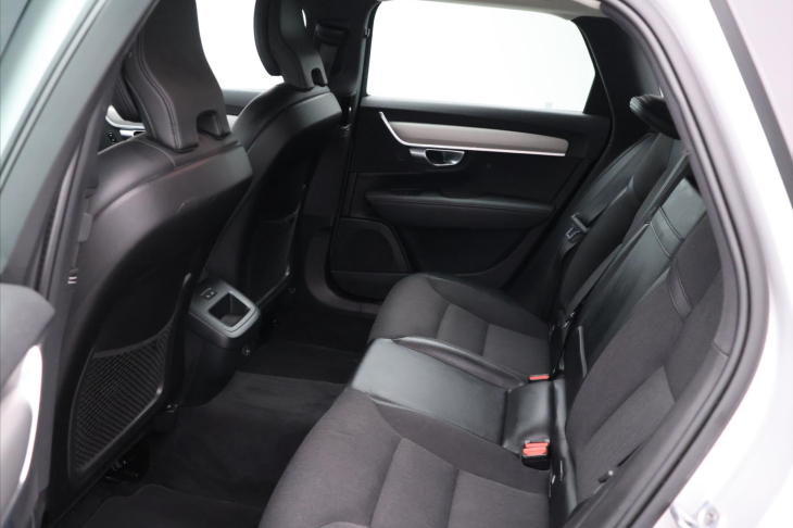 Volvo V90 2,0 D 145 kW Momentum Automat