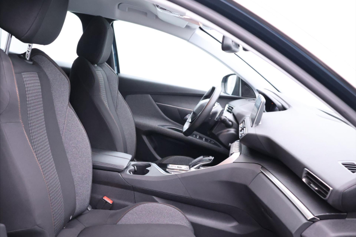 Peugeot 3008 1,2 PT 96kW Aut. CZ DPH 1.Maj.