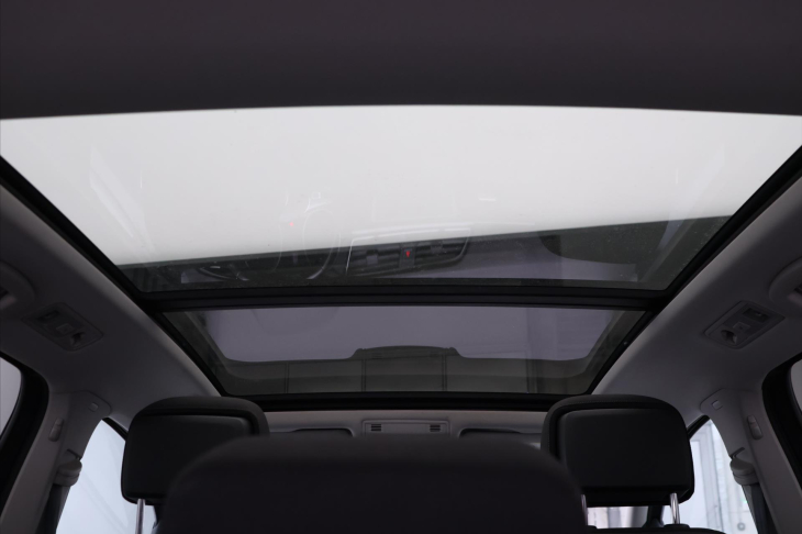 Volkswagen Touran 1,6 TDI DSG Panorama LED 1.Maj
