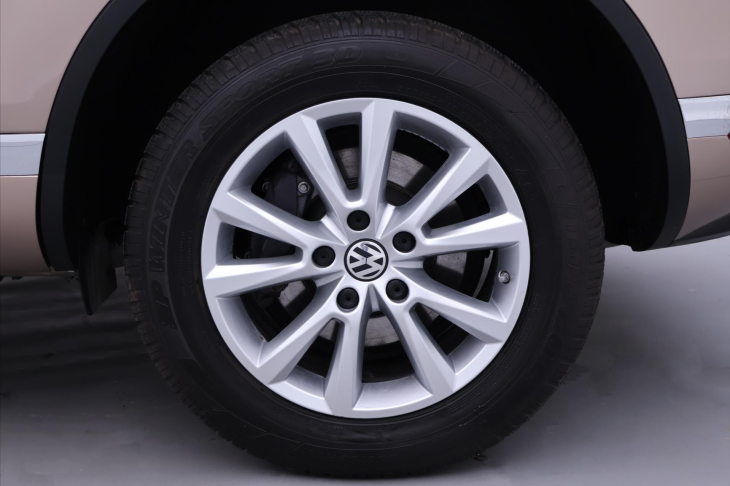 Volkswagen Touareg 3,0 TDI 193kW CZ Masaj DPH