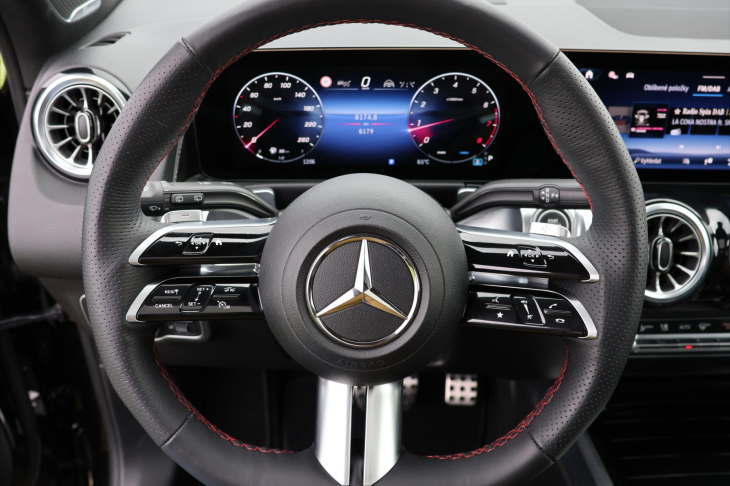 Mercedes-Benz GLB 2,0 220 4MATIC AMG Premium Plus