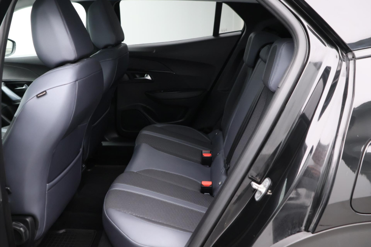 Peugeot 2008 1,2 PT 130k CZ Allure LED