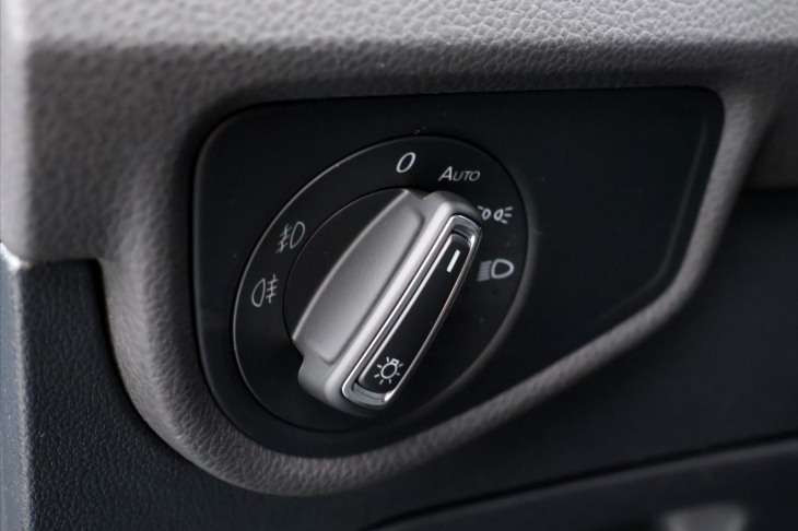 Volkswagen Touran 1,4 TSI 110 kW DSG Highline CZ