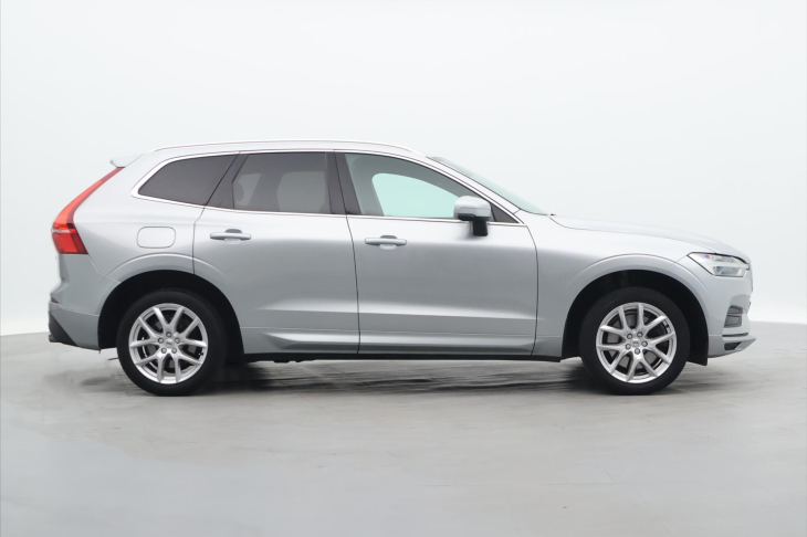Volvo XC60 2,0 140KW D4 Momentum AWD Auto