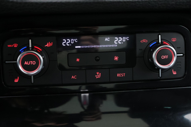 Volkswagen Touareg 3,0 TDI 176kW 4M Kůže Tažné