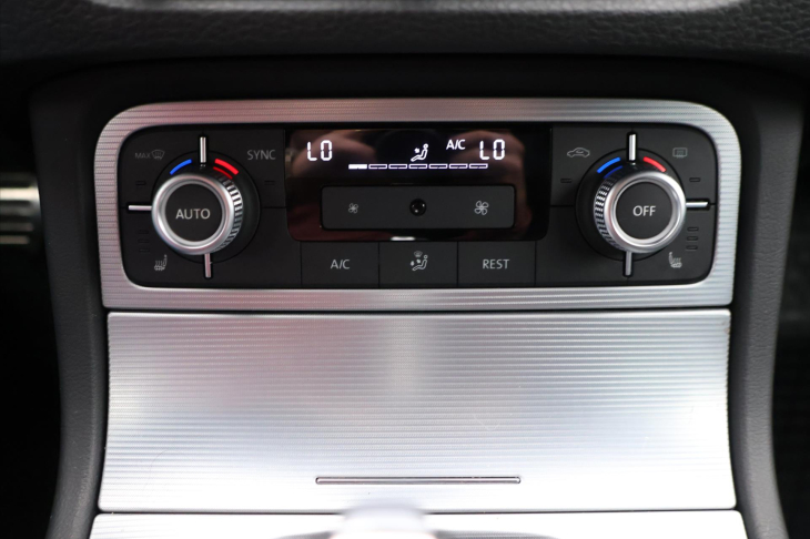 Volkswagen Touareg 3,0 TDI V6 193kW Exclusive CZ DPH