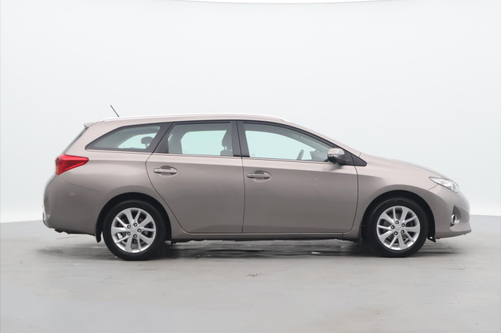 Toyota Auris 1,6 i 97kW Serv. Kniha