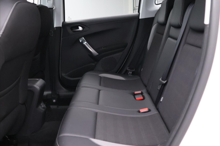 Peugeot 2008 1,6 HDI 73kW CZ
