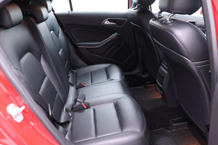 Mercedes-Benz Třídy A 1,6 180 90kW Style Navi Kůže