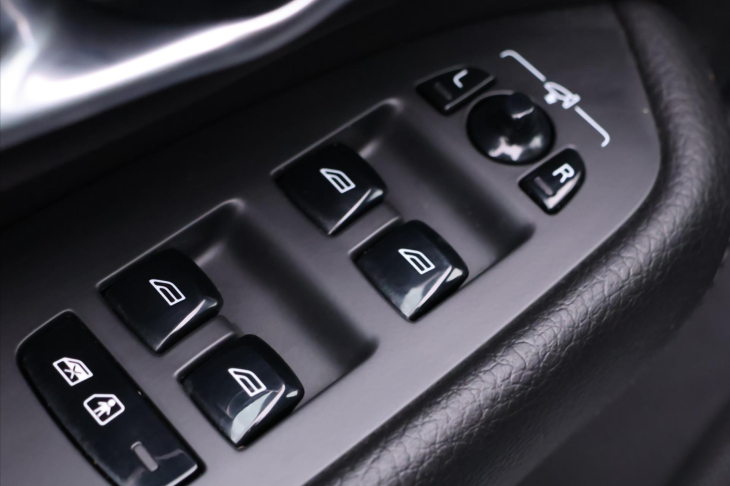 Volvo XC90 2,0 D5 173 kW AWD Momentum DPH