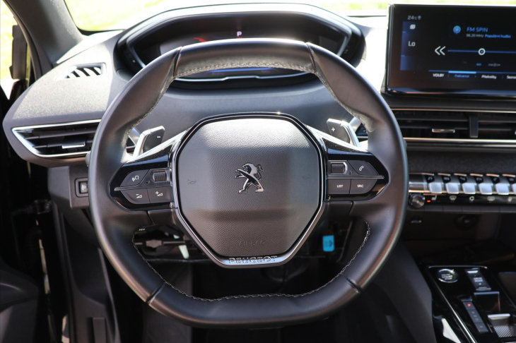 Peugeot 5008 1,2 PT Aut. Allure 7-Míst DPH