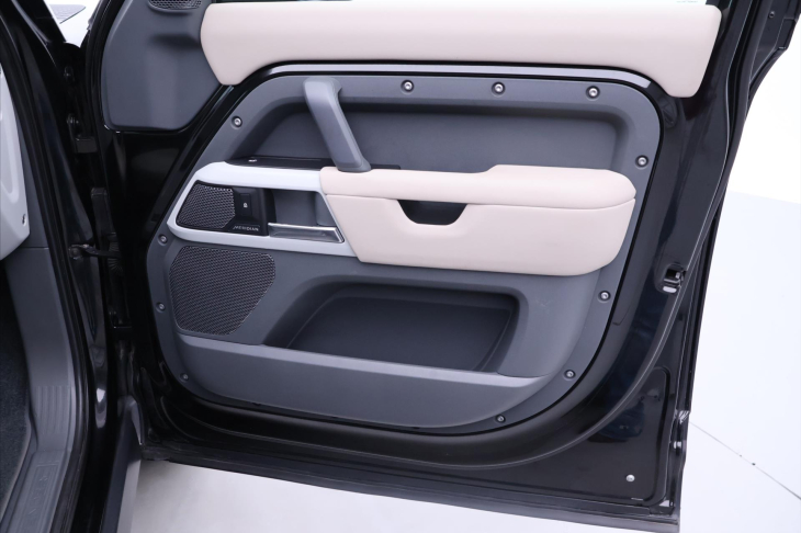 Land Rover Defender 2,0 D240 177kW Aut. AWD Tažné