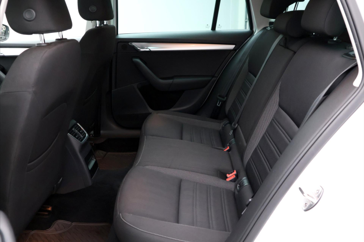 Škoda Octavia 1,6 TDI Ambition LED Navi