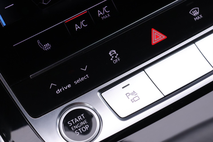 Audi Q7 3,0 TDI 210kW S-line CZ 1 Maj